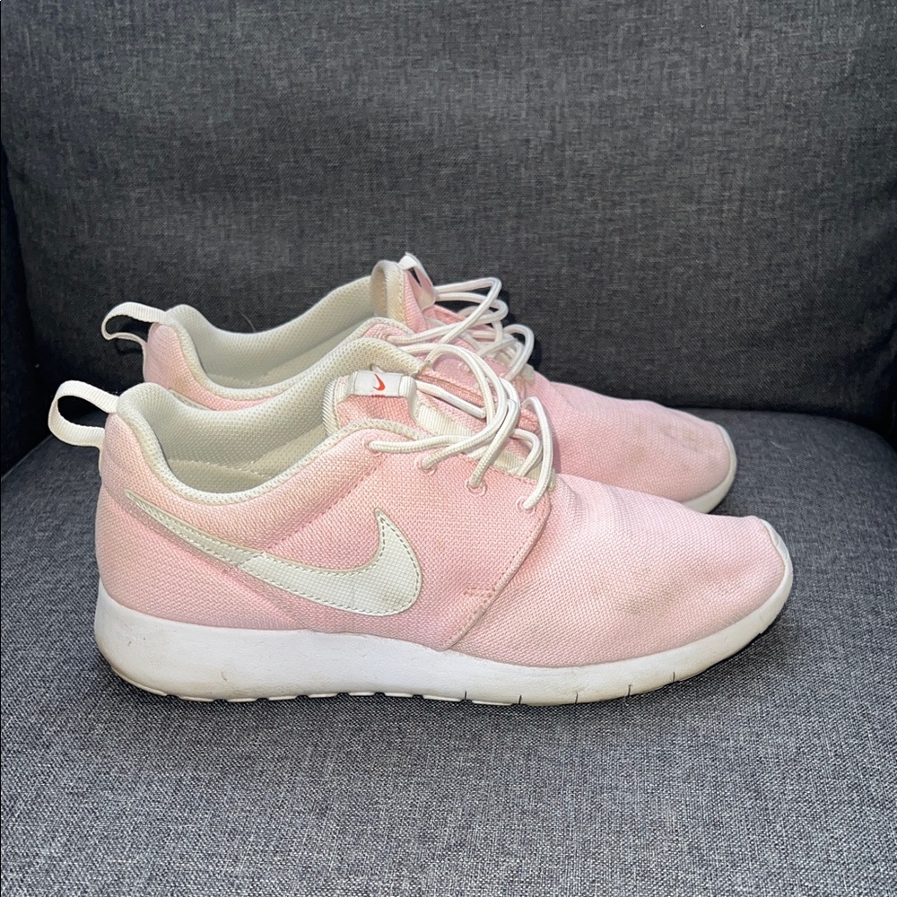 Nike Light Pink Athletic Shoes. Nike roshes